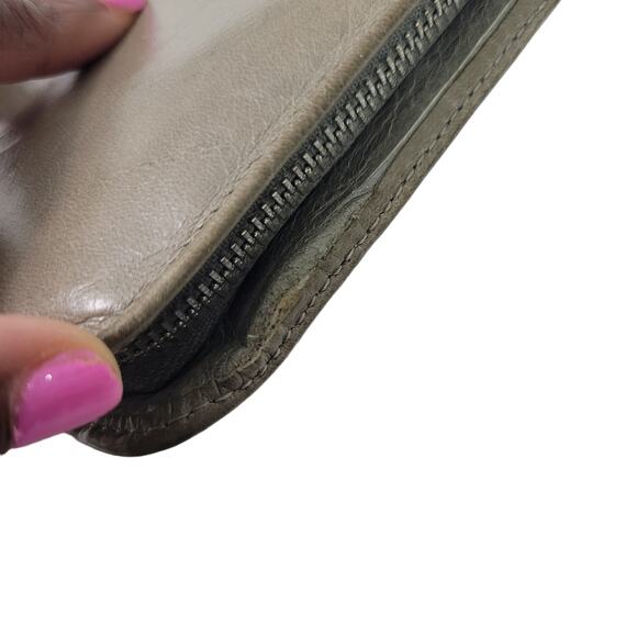 Hobo International Zip Around Wallet Grey Glazed Leather Wristlet Strap Zippered - Picture 15 of 16